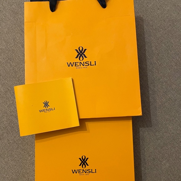 WENSLI 100% Silk Scarf | 63×63 cm | New With Tags + Box | Luxury Silk - Picture 1 of 5